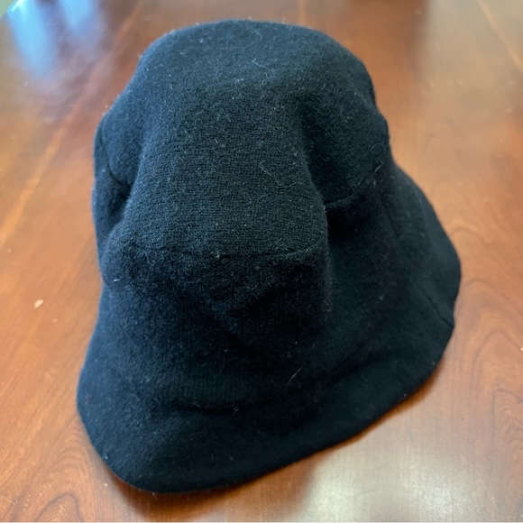 NWOT- 💯 Lambs wool bucket hat toque beanie winter accessories black women o/s - Picture 8 of 9